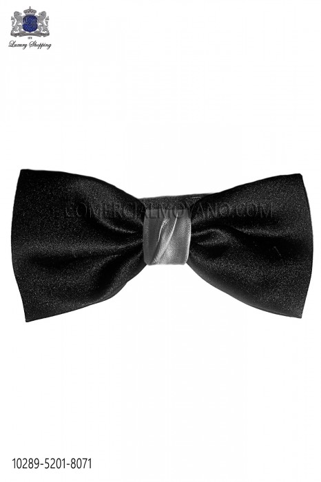 Black bow tie with gray knot.