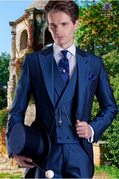 Chaqué of Italian tailoring with elegant cut "Slim", an opening. Blue alpaca wool fabric.