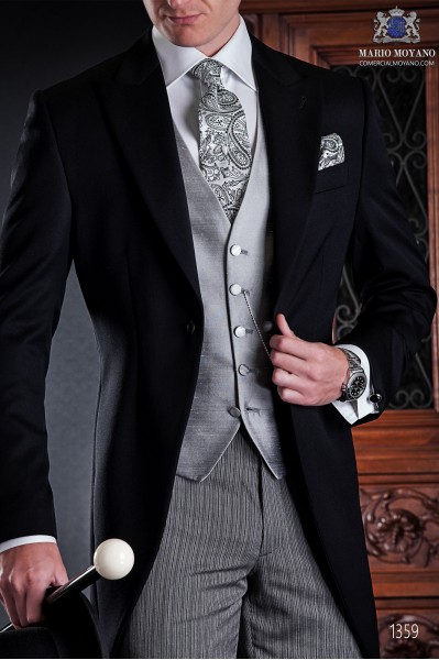 Italian tailoring tuxedo 2 rooms, with elegant cut "Slim". Fabric 100% wool pants and black label.