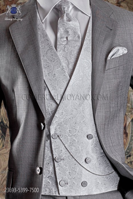 Groom double breasted waistcoat Italian tailoring. Pearl gray brocade fabric, 6 buttons.