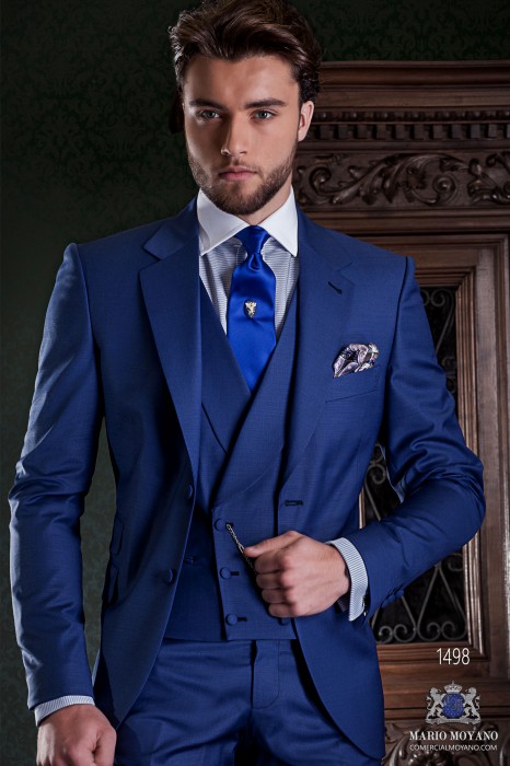 Couture italienne costume coupé élégant "Slim" de poche match fille et deux boutons. Refroidir tissu de laine bleu.