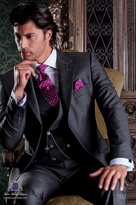 Italienne costume de couture avec coupe élégante "slim" deux boutons. Dessin tissu Micro-gris.