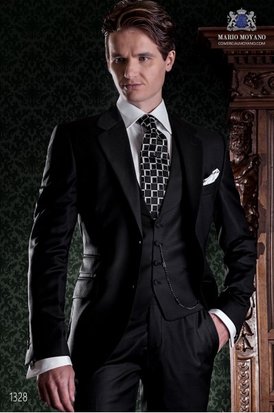 Italian tailoring suit with elegant cut "Slim" and Cerillera pocket. Satin black wool fabric.