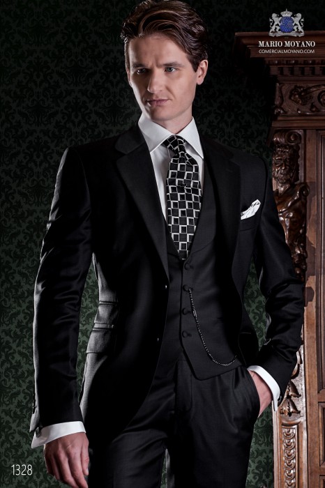 Avec élégance italienne costume de tailleur coupe "Slim" et Cerillera poche. Satin tissu de laine noire.