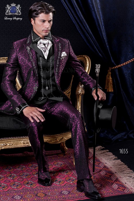 Anzug Barock. Klagemantel maroon Vintage Stoff und schwarzem Brokat mit silberner Stickerei Garne.