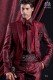 Costume de marié baroque. Veste en jacquard rouge et noir millésime basculé revers.