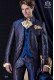 Costume de marié baroque. Redingote millésime brocart bleu avec 7 boutons fantaisie.