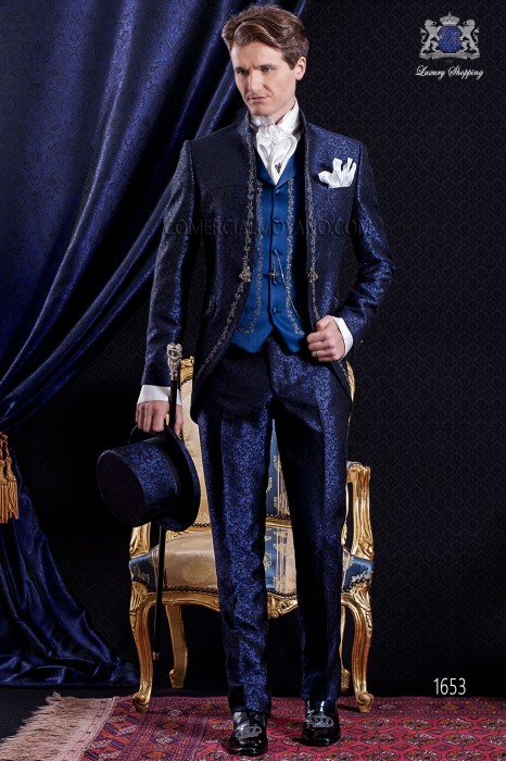 Costume de marié baroque. Levita millésime brocart bleu et noir avec des broderies d'argent.
