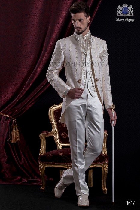 Costume de marié baroque. Veste ivoire millésime Brocade Fabric avec col mandarin de pierres précieuses.