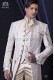 Costume de marié baroque. Veste de costume vintage en tissu de brocart ivoire avec strass collier.