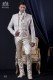 Costume de marié baroque. Veste de costume de brocart tissu vintage or-ivoire avec col mandarin.