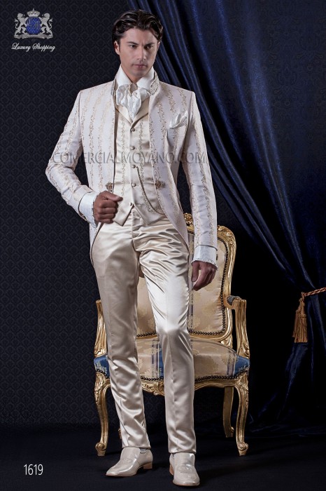 Anzug Barock. Anzug Mantel in Weinlese gold-Elfenbein Brokat mit Stehkragen.