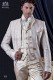 Costume de marié baroque. Veste de costume de brocart tissu vintage or-ivoire avec col mandarin.