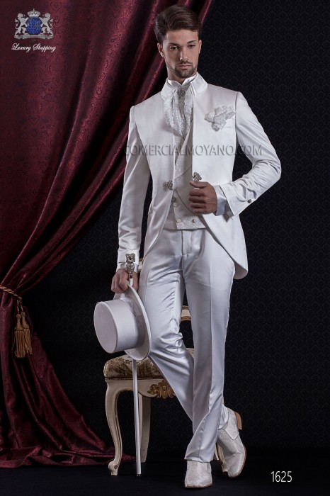 Costume de marié baroque. Veste vintage en satin blanc col en tissu Napoléon.