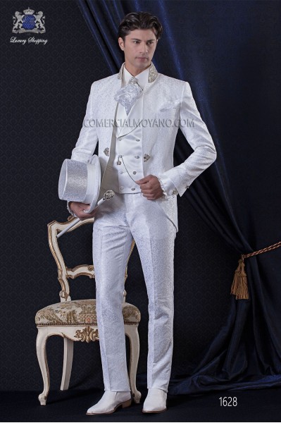 Costume de marié baroque. Levita blanc cru brocart col mandarin avec des strass.