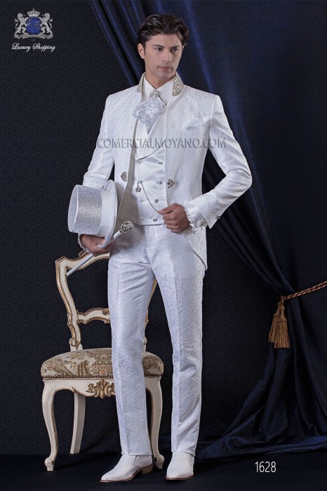 Groomswear Baroque. Levita vintage white brocade fabric mandarin collar with rhinestones.