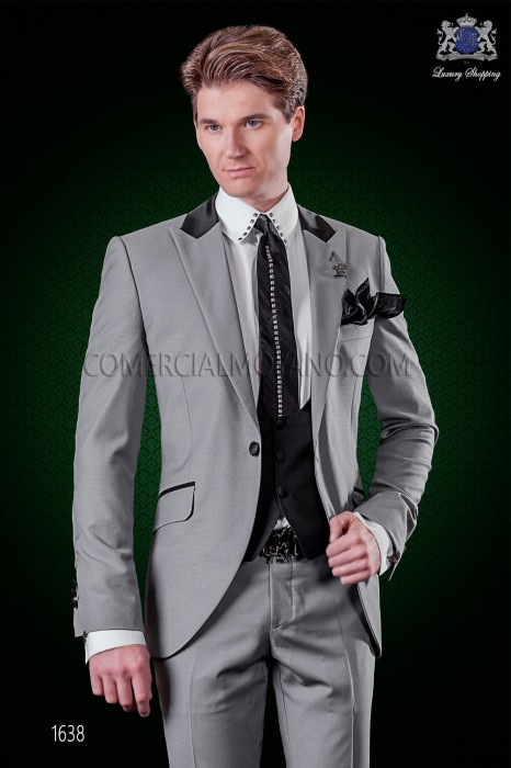 Traje de moda italiano con moderno corte “Slim”, solapas punta y 1 botón. Tejido lana elástica color gris.