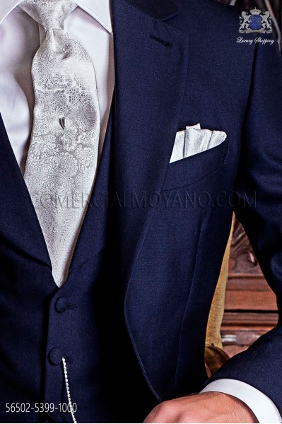 Cashmere blanc cravate avec un mouchoir correspondant