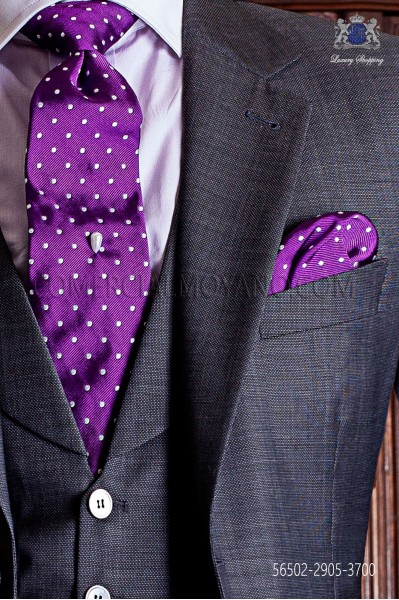 Corbata con pañuelo púrpura con topos blancos