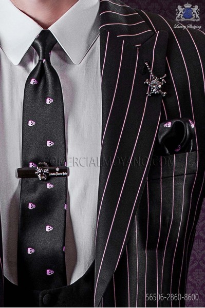 Narrow black tie and handkerchief silk satin with pink skulls