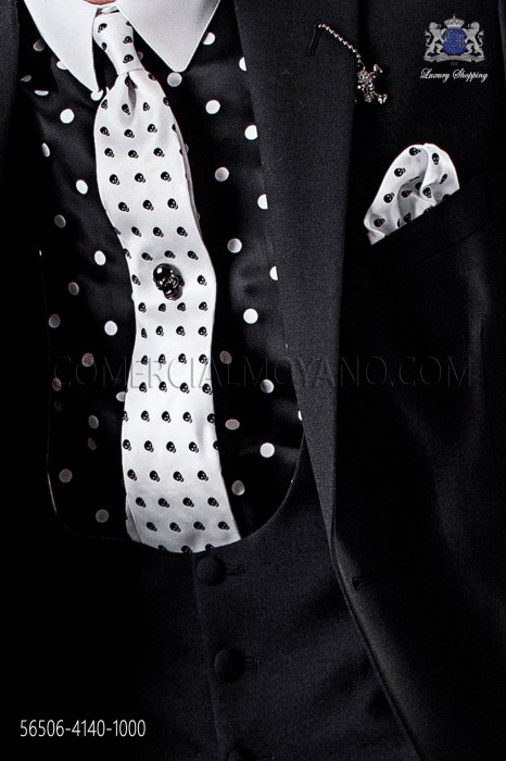 White & Black skull tie and handkerchief