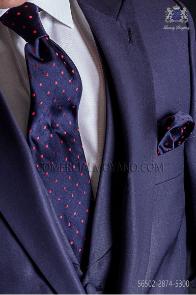 Corbata y pañuelo azul marino con topos rojos