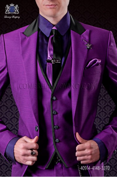 Chemise violette avec rayures noires