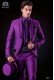 Traje de novio esmoquin italiano púrpura. Modelo solapa chal con vivos de raso y 1 botón. Tejido mixto lana. 