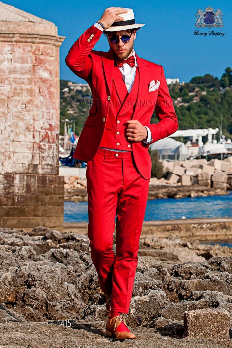 Italienischen Anzug mit modernen "Slim" Klappe "V" und 2 Tasten. Rotem Stoff aus 100% Baumwolle