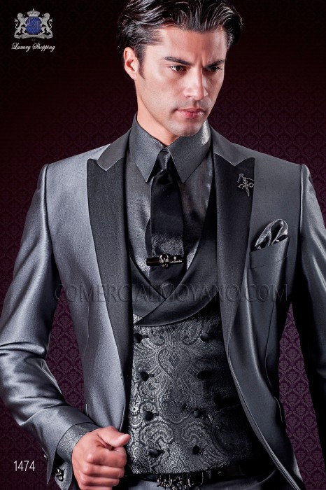 Italian wedding suit grey. Satin peak lapels and 1 phantasy button.