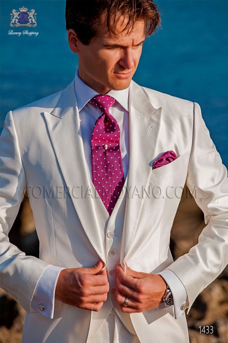 Piece suit modern "Slim". American with flaps tip and 1 button. shantung silk fabric white.