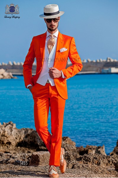 Modern Italian style costume "Slim". Model flaps in "V" and 2 buttons. orange 100% cotton.