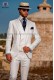 Costume moderne de style italien "Slim". Volets du modèle en «V» et 2 boutons. Tissu blanc 100% coton