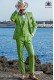 Italienischen Anzug modernen Stil "Slim" Kantenklappen und ein Knopf. Grüner Stoff aus 100% Baumwolle