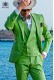 Italienischen Anzug modernen Stil "Slim" Kantenklappen und ein Knopf. Grüner Stoff aus 100% Baumwolle