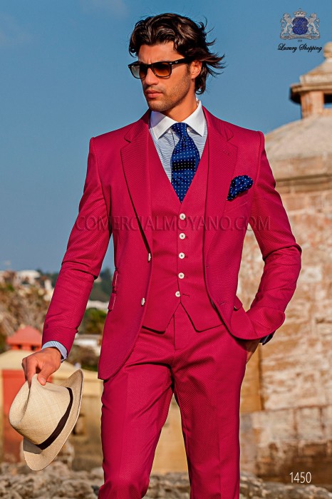 Traje con chaleco de moderno estilo italiano “Slim” fucsia 100% algodón. Modelo solapas en “V” y dos botones