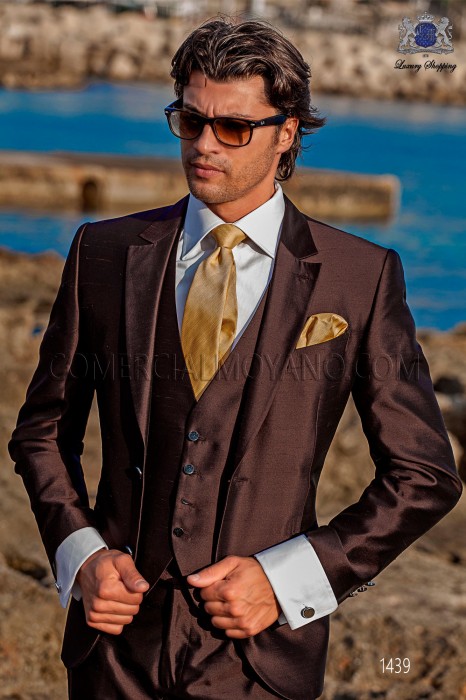 Piece suit modern "Slim". American with flaps in "V" and 2 buttons. shantung silk fabric brown