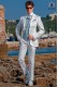 Modernen italienischen Stil Kostüm "Slim". Modell Klappen in "V" und zwei Tasten. Weißer Stoff aus 100% Baumwolle
