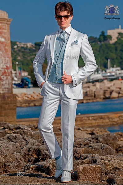 Modernen italienischen Stil Kostüm "Slim". Modell Klappen in "V" und zwei Tasten. Weißer Stoff aus 100% Baumwolle
