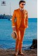 Modernen italienischen Stil Kostüm "Slim". Modell Klappen in "V" und zwei Tasten. Orange Stoff aus 100% Baumwolle