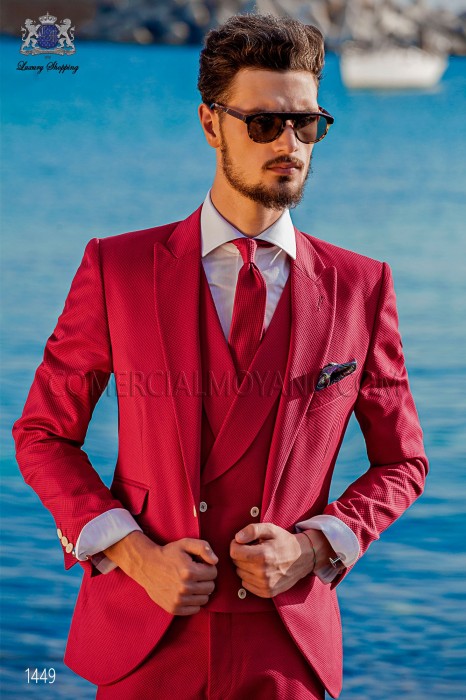 Suit modern Italian style "Slim" Fuchsia 100% cotton. Model edge flaps and 1 button.