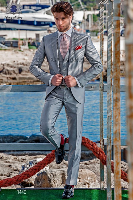 Piece suit modern "Slim". American with flaps in "V" and 2 buttons. shantung silk fabric gray