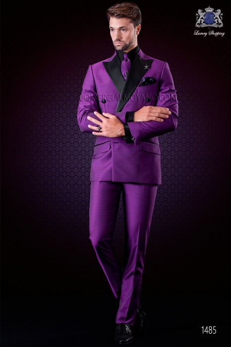 Italienne mode costume croisé violet microdesign. Satin revers en pointe et 6 boutons. Laine mélangée tissu.