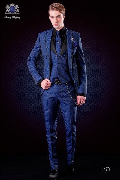 Italienne mode costume bleu microdesign. Revers de pointe avec satin contraste et 1 bouton. Laine mélangée tissu.