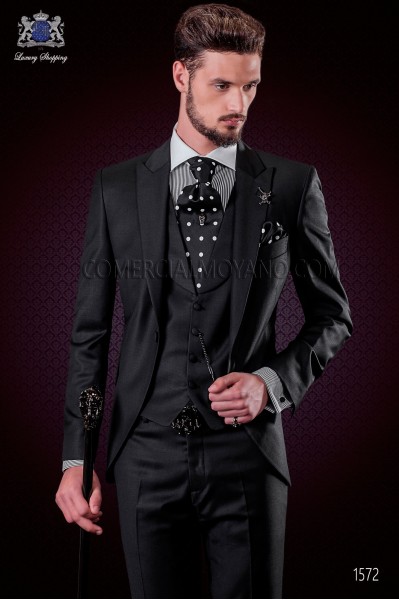 Traje de novio negro italiano moderno. Modelo con solapa de punta y 1 botón. Tejido pura lana.