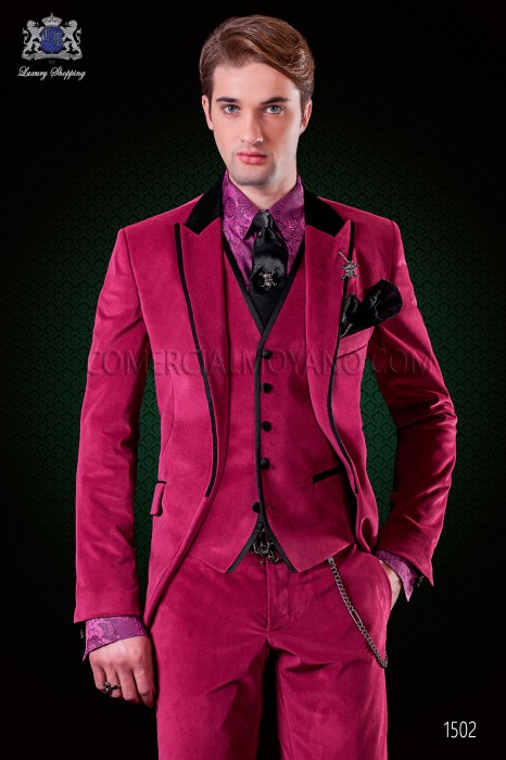 Italian fuchsia velvet suit. Black satin collar, peak lapels with satin trims and 1 button.