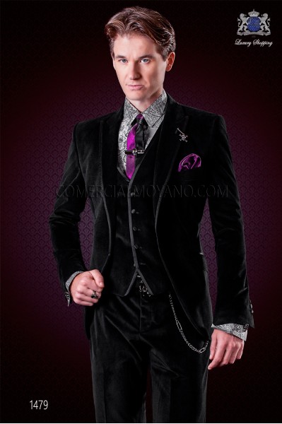 Italian black velvet suit. Peak lapels with satin trims and 1 button.