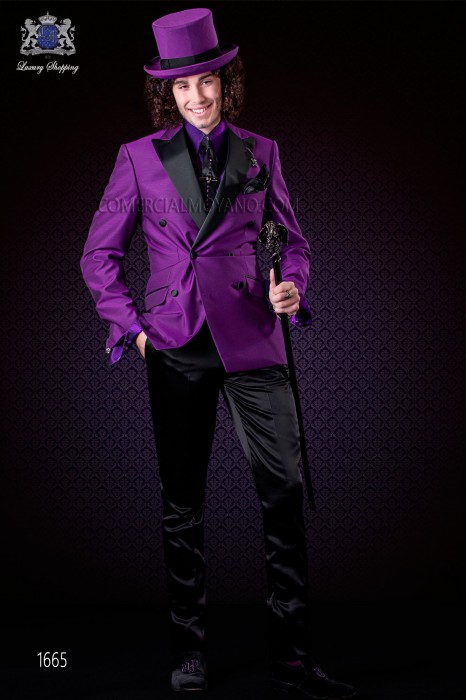 Double breasted purple jacket with satin peak lapels and 6 buttons. Wool mix fabric.
