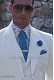 Étroite cravate bleu en satin avec un mouchoir correspondant