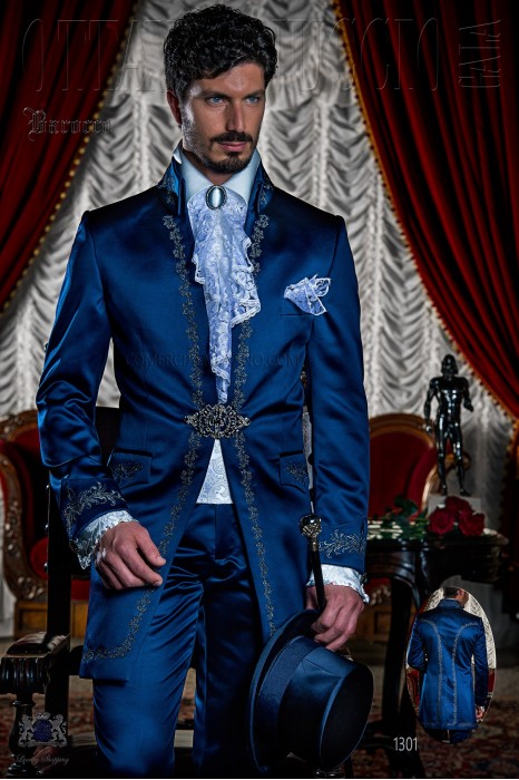 Gehrock Anzug, blau, aus Satin mit silber Stickerei